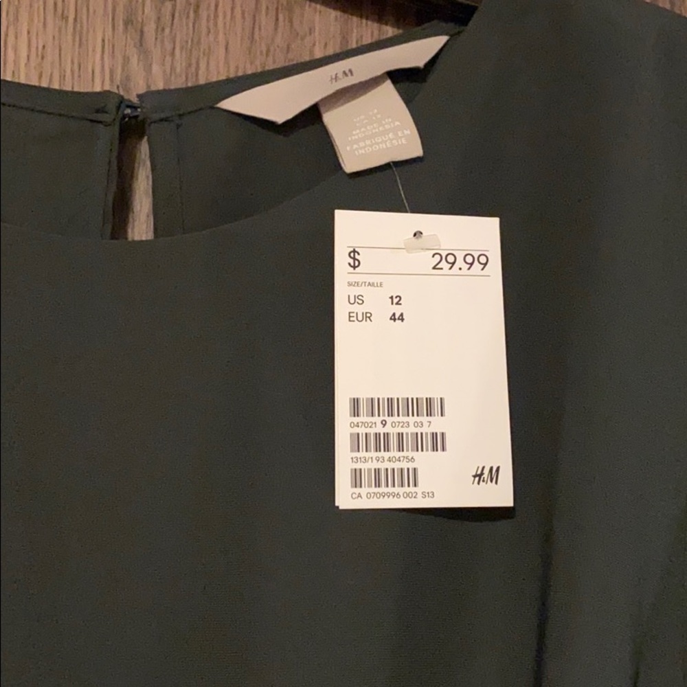 H&M Dress. Olive green. New with tag 👗